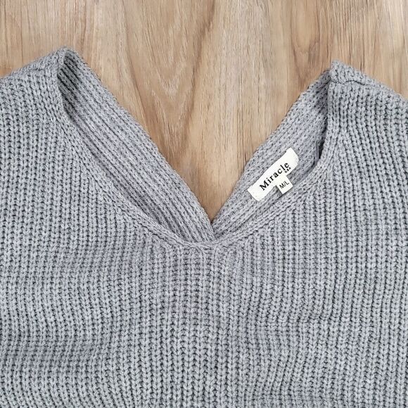 🔹️Miracle Gray Knit Twisted Long Sleeve Reversible Crop Sweater Medium - Picture 4 of 11